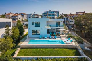 Villa Sail near Medulin for 10 persons with 50 m2 heated pool, sea view & beachfront - 0