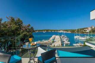 Villa Sail near Medulin for 10 persons with 50 m2 heated pool, sea view & beachfront - 4