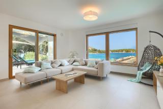 Villa Sail near Medulin for 10 persons with 50 m2 heated pool, sea view & beachfront - 1