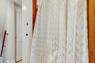 The Hilltop - West Wing - 2