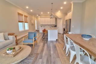 Coastal Style 4/4bth*sleeps 18*4 min walk to beach - 7