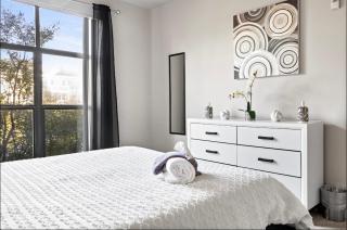 Luxury 2BR Apt by Grandscape - 5