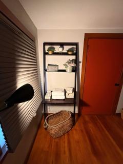 Beautiful Guest Cabin on Quiet Estate - 3