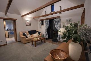 One bedroom converted barn - entire property - 3