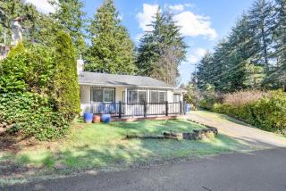 Bright Beach Town Bungalow - 6