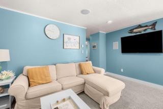 Bright Beach Town Bungalow - 2