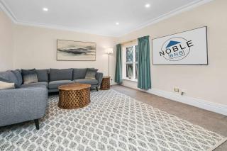 Marvel in Mitcham - 6 Bedroom Pool Luxury - 1