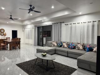 Runway Retreat by the Mountains - 9