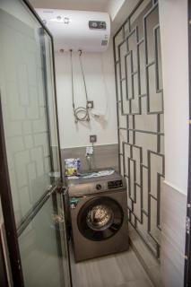 Stylish Comfort 2 Bed, 2 Bath with Gym & Pool - 0