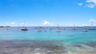 Luxurious Beachfront Apartment - 5