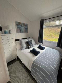 Welsh Coast Seaview 2 Bedroom Wooden Lodge at Clarach Bay - 9