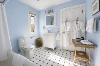 Cecil Bacon Manor - 9