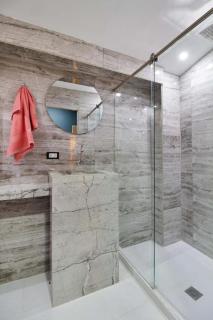 Provenza! Golden Jacuzzi - 5BR only 1 Block from lleras - 7