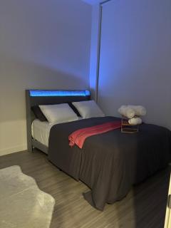 I bed 1bath Sky-Suite Apartment - 9