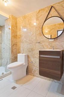 2 bedroom with pool table, 1 block from Lleras park, p8 - 1