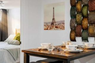 King Bed Comfort - Cozy 1-Bedroom w Full Kitchen - 9