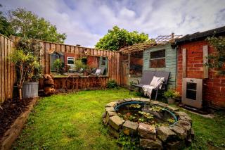 Bee & Bath Hot Tub Hideaway Durham - Steam Spa - Roll Top Bath - Dogs Allowed & Near Diggerland - 2