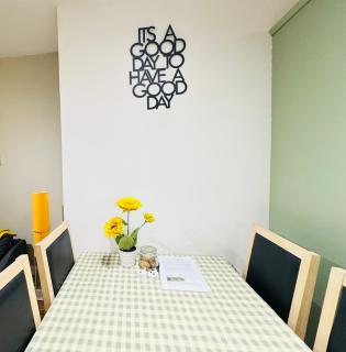 Sunny Spacious Retreat at Prime location with Free Parking and Lift - 6