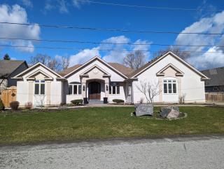 Picturesque Luxury Waterside Villa - 0