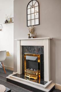 Private 2Bed-Parking & Garden-By FabAccommodation - 1