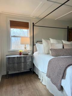The Wing - luxurious king suite tiny studio home! - 7