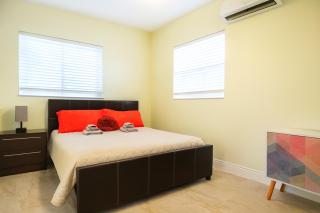 Family, Couples Retreat near Airport, Cruise Port & Beaches - 3