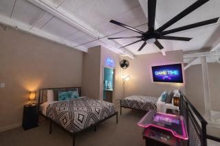 Downtown Sleeps 8 By Cedar Point & Sports Force! - 8