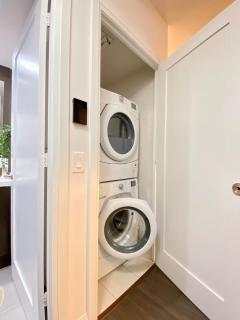 Luxurious Condo Apartment with Direct Subway Access - 9