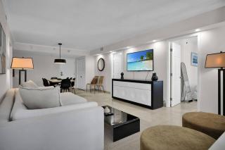 Amazing Views, New Condo on beach w/ Heated Pool - Apartment - 0