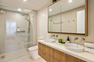 Luxury 2BR Palm Beach Apartment - 6