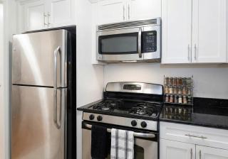 Skyline with Hudson Views Modern Battery Park Stay - 1