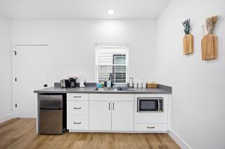 Boho-Mod Studio at East Downtown - 7