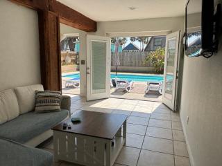 Neto's Nest, steps to beach, pool, sleeps 12 plus - 9