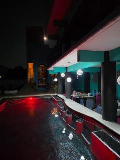 Confetti Pool Club - 9