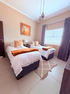 Chinook 3 Bedroom Penthouse Apartment - 4