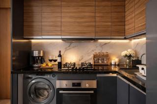 Luxury 1 Bedroom Apartment with CFC View and Private Parking - 8