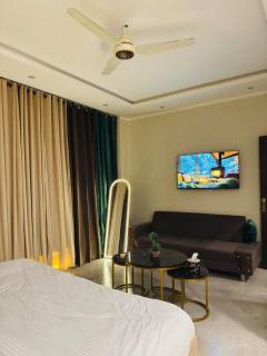 Luxe Living Stay - Stylish Apartment Near Airport ISB - 4