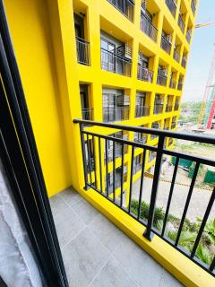 Near Davao Airport beside CityGate Mall with fast WiFi and Netflix ready TV - 9