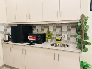 E Tesoro Stays - Luxury Apartment Near Airport ISB - 6