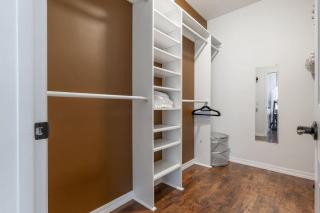 Zen calling, Look inside this private home for 6 - 4