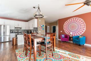 Zen calling, Look inside this private home for 6 - 7