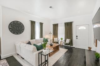 Historic Third Ward Home Sleeps 6 Near DT - 0