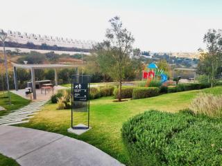 Heated Indoor Pool with GYM and free parking - 3