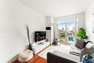 Stylish 1BR Haven Near Downtown Toronto - 5