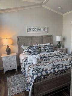 Stargaze Soak: Hot Tub Fire Pit by a Pond - 0