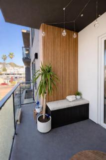 Modern 1Bed 2Bath Apt in Hollywood with Rooftop Views - 6