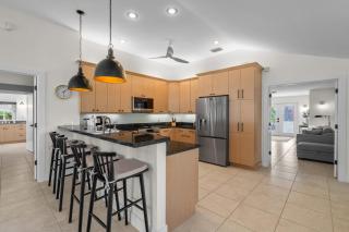 Enclosed pool spa - Stillpoint by SeaBreeze Vacation - 1