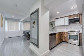 Modern West End 2BR in the Heart of Vancouver - 3