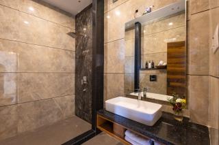 Alaya Stays, Krishna Serenity Pet-Friendly Suite with Pool, Lawn & Gazebo - 4