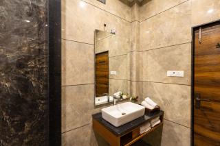 Alaya Stays, Krishna Serenity Pet-Friendly Suite with Pool, Lawn & Gazebo - 2